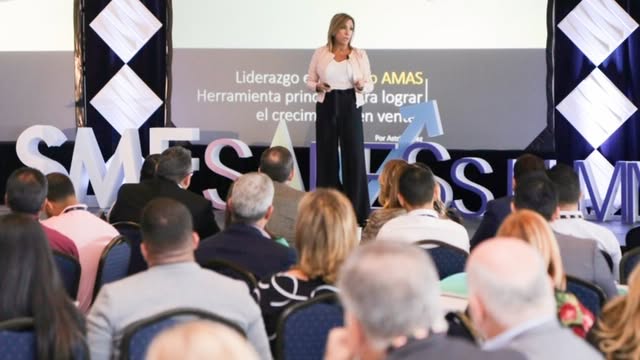 Visualización abstracta del crecimiento de Stimulo AI